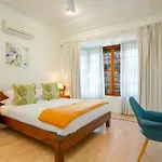 Spacious 3-Bed Mid Century Home Near Cbd