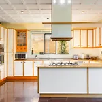Spacious 3-Bed Mid Century Home Near Cbd
