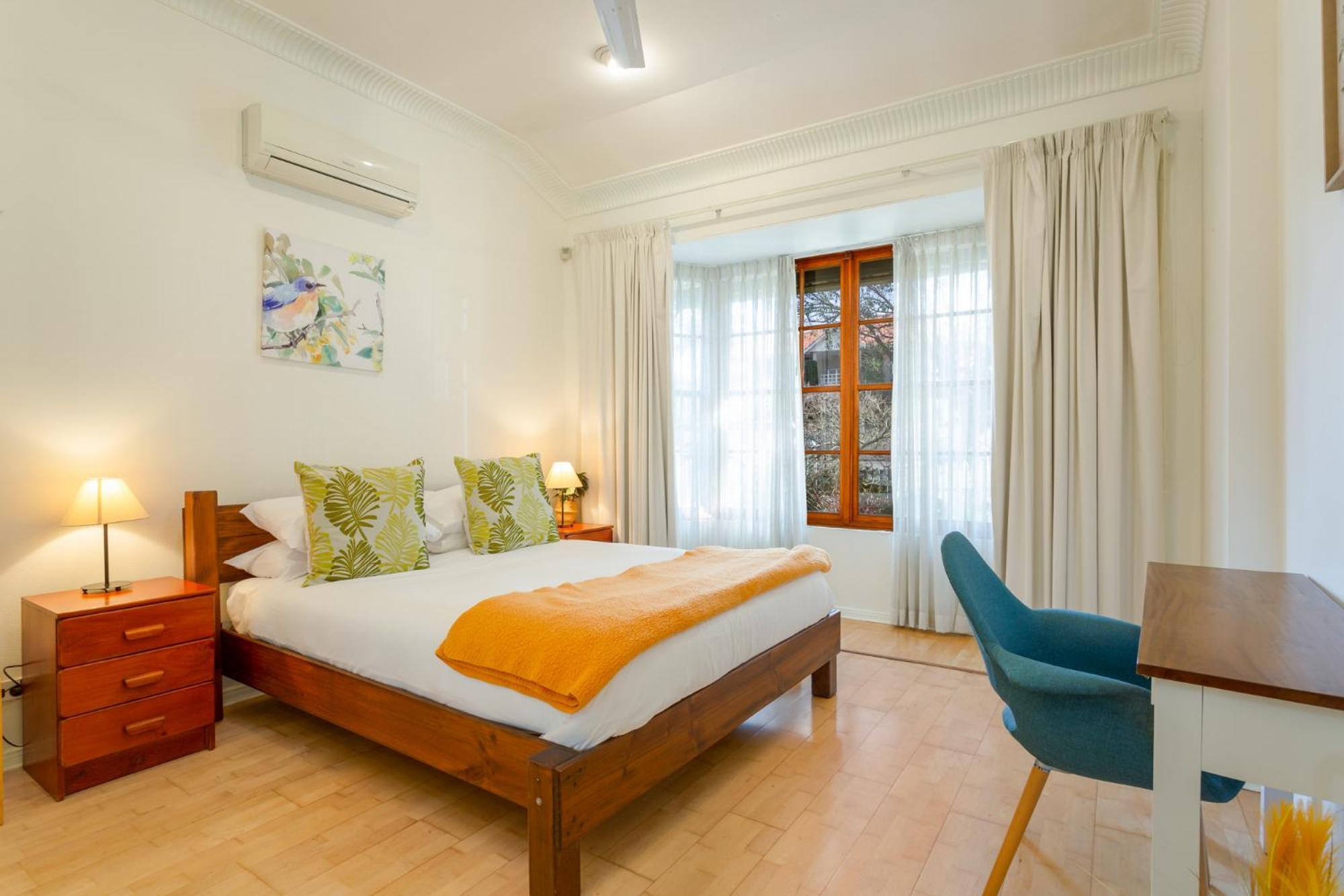 Spacious 3-bed Mid Century Near Cbd *