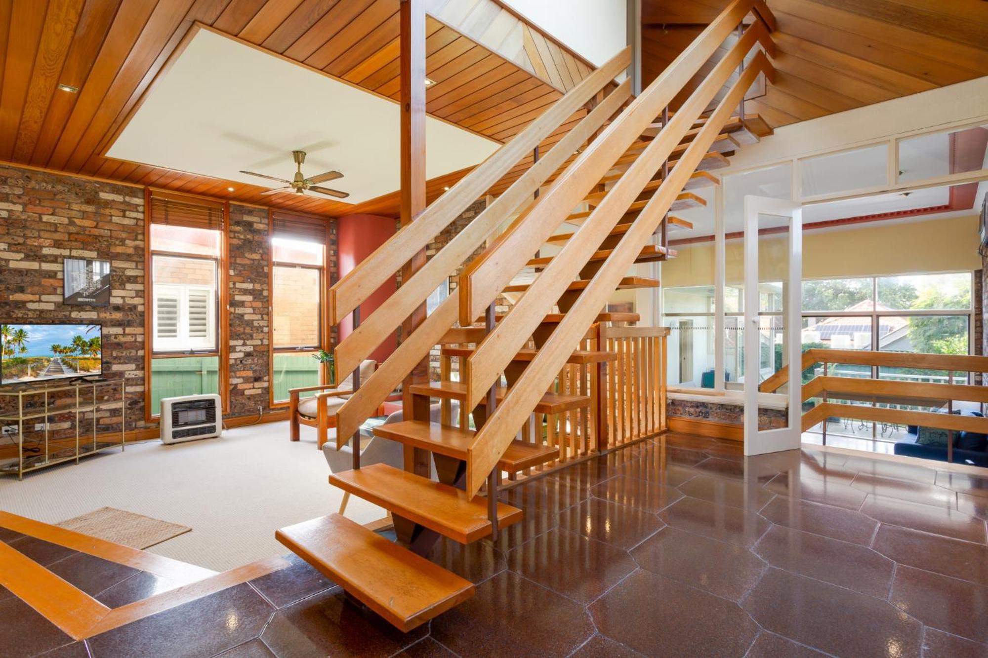 Spacious 3-bed Mid Century Near Cbd *
