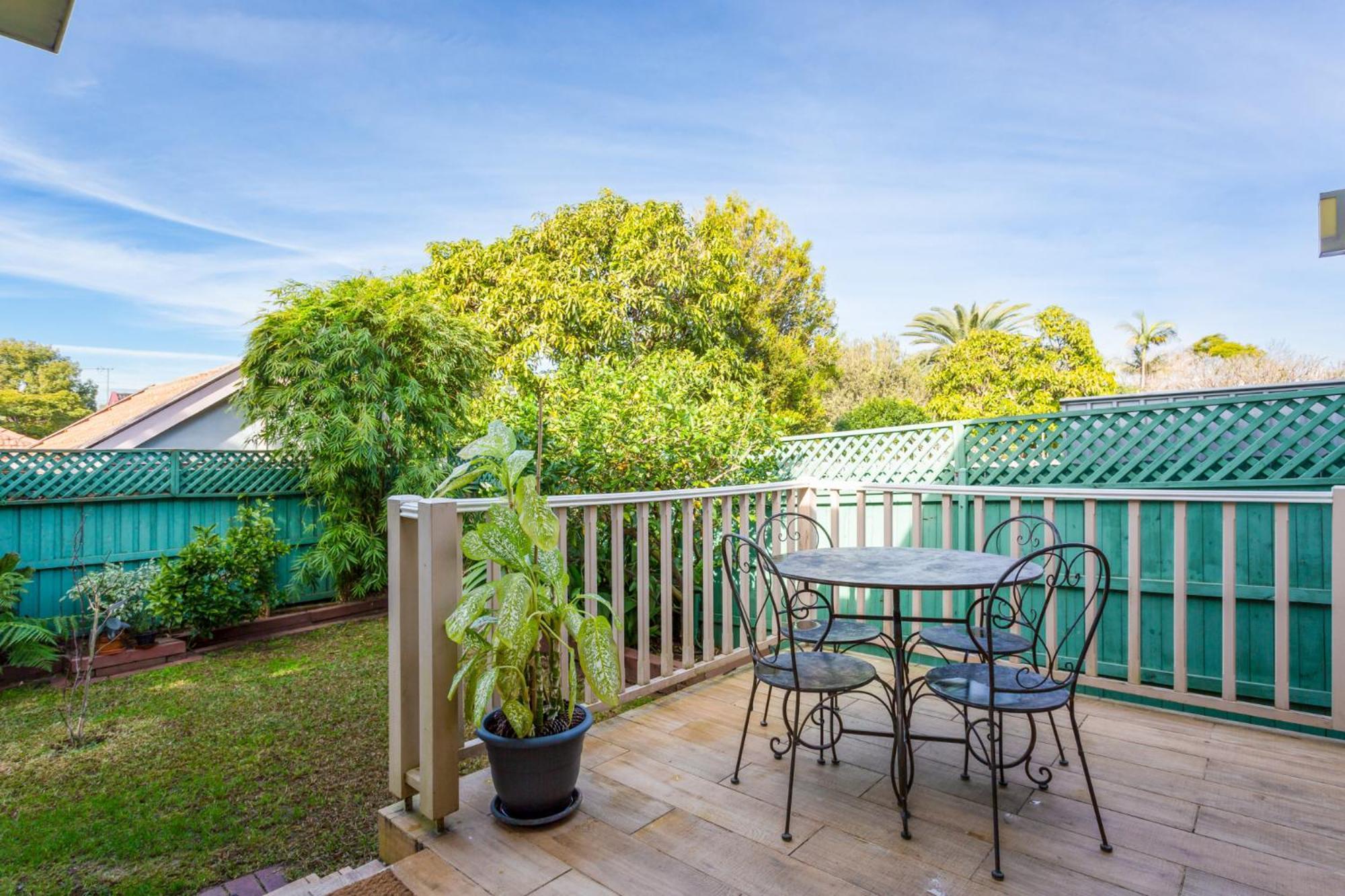 Spacious 3-bed Mid Century Near Cbd Sydney