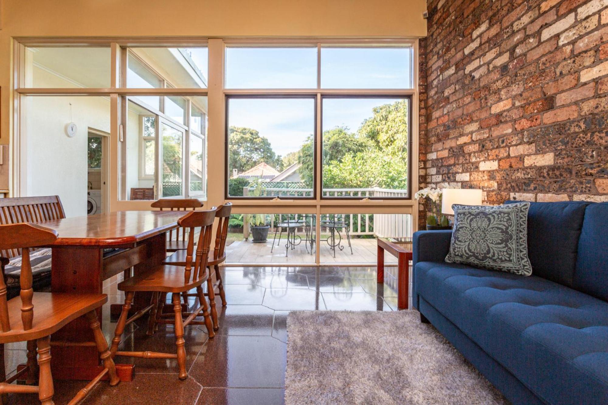 Spacious 3-bed Mid Century Near Cbd