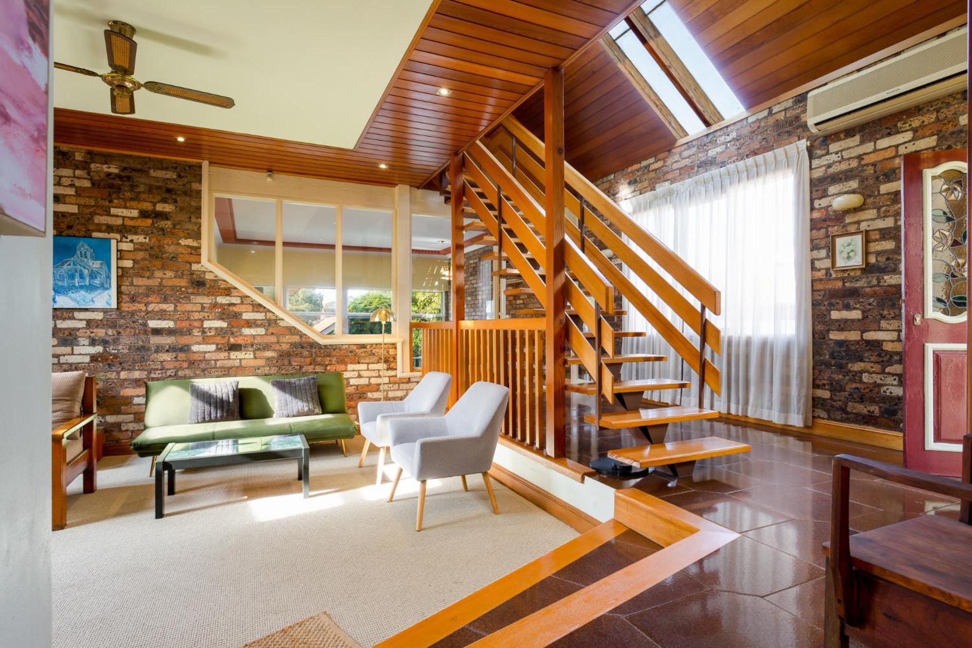 Spacious 3-bed Mid Century Near Cbd Holiday home *