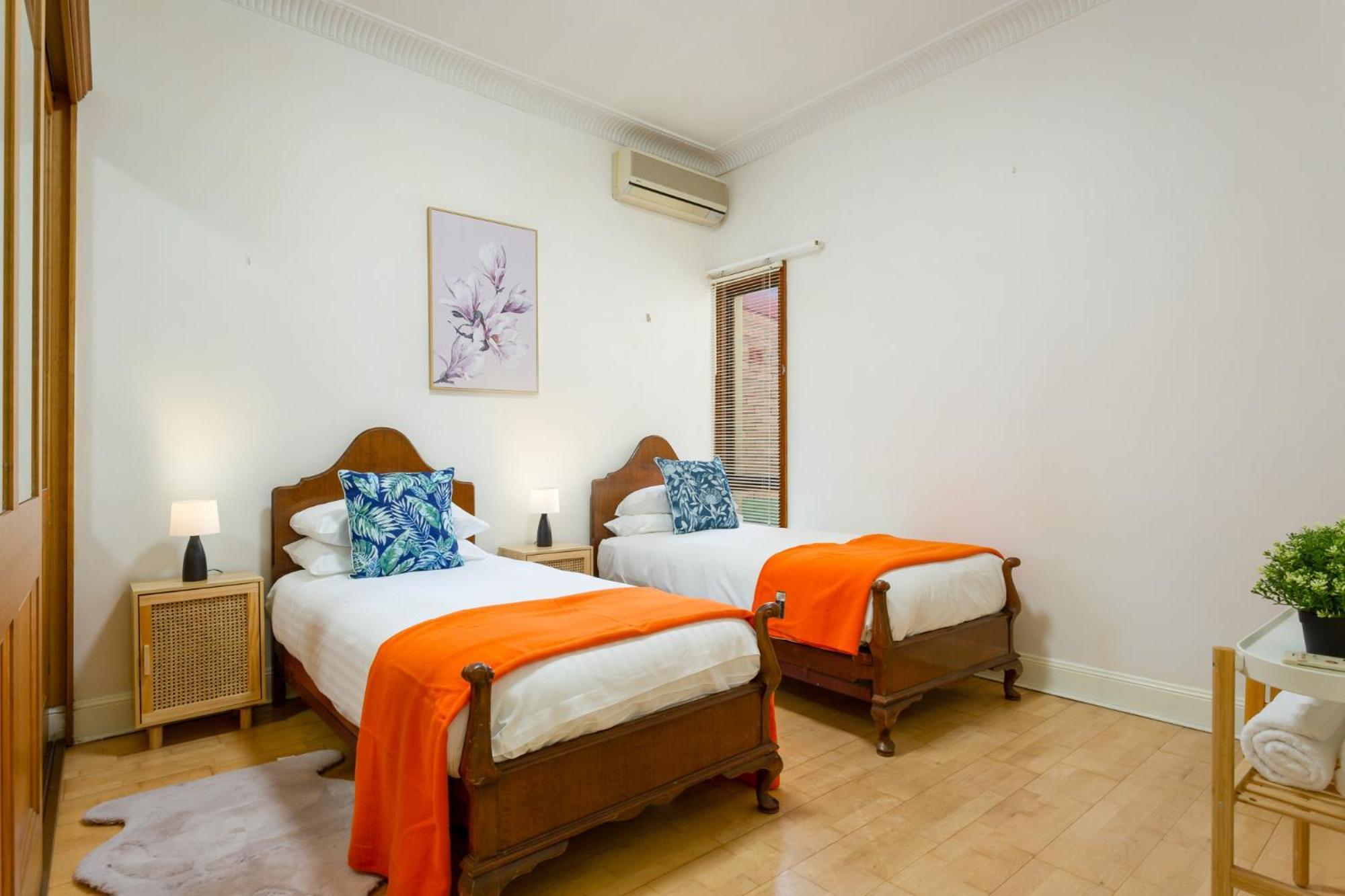 Spacious 3-bed Mid Century Near Cbd *