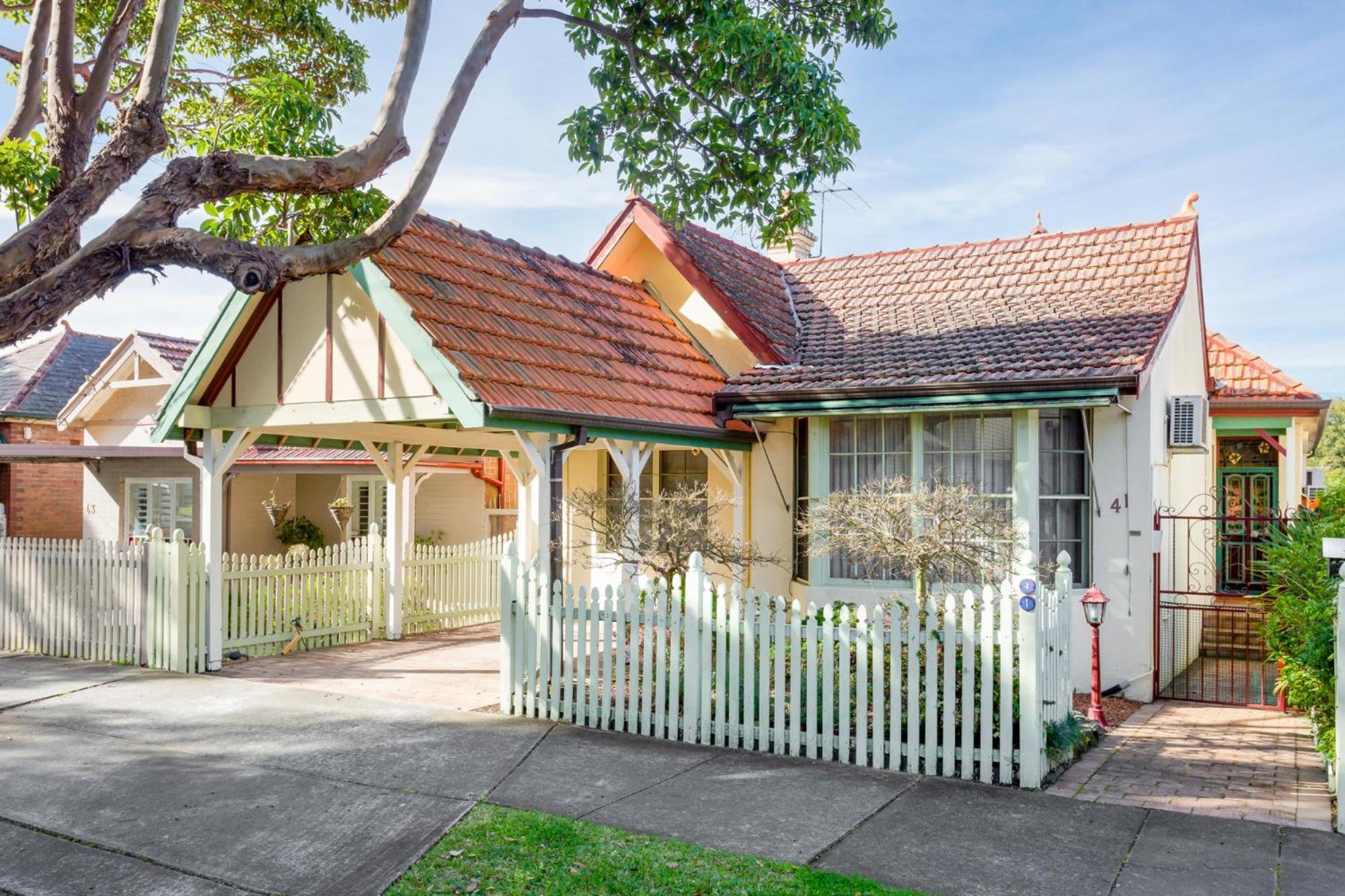 Spacious 3-bed Mid Century Near Cbd Sydney